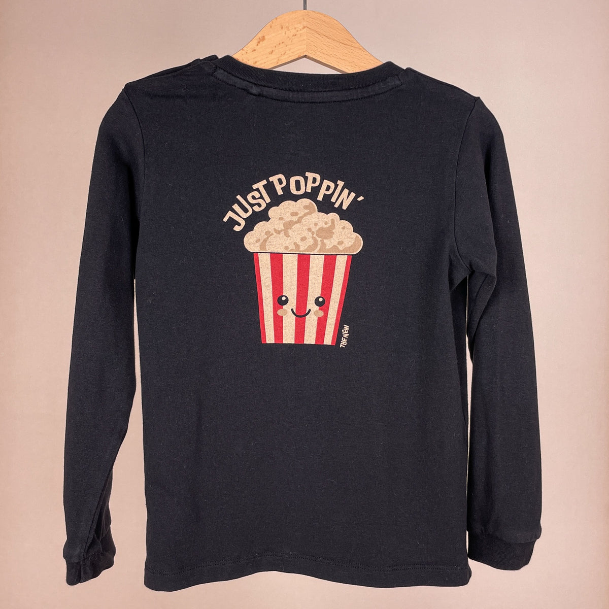 The New Siblings Langarmshirt mit großem Popcorn-Motiv – Rückansicht