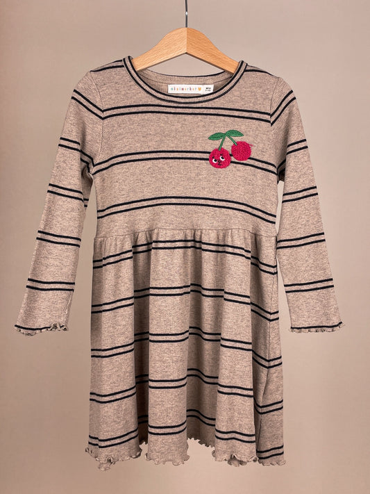 Minimarket Mädchen-Kleid mit Kirsch-Stickerei, Größe 98/104 – Vorderansicht