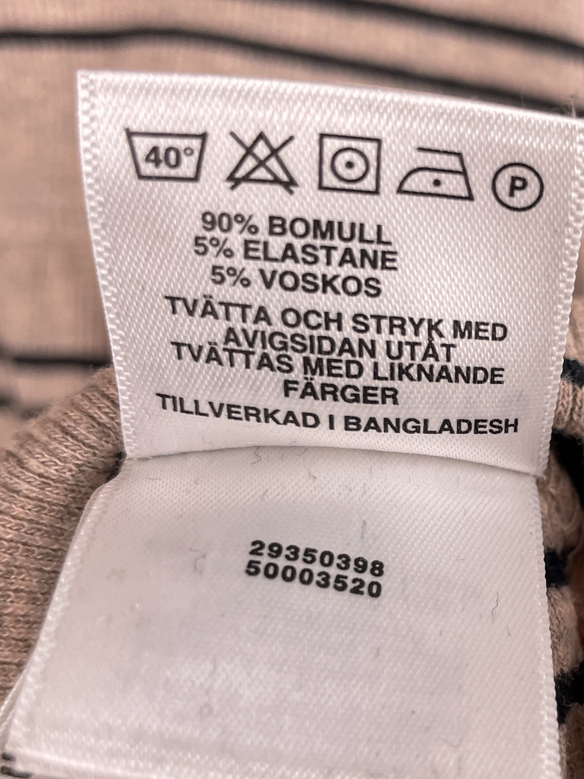 Minimarket Materialetikett – 90 Prozent Baumwolle, 5 Prozent Elasthan und 5 Prozent Viskose