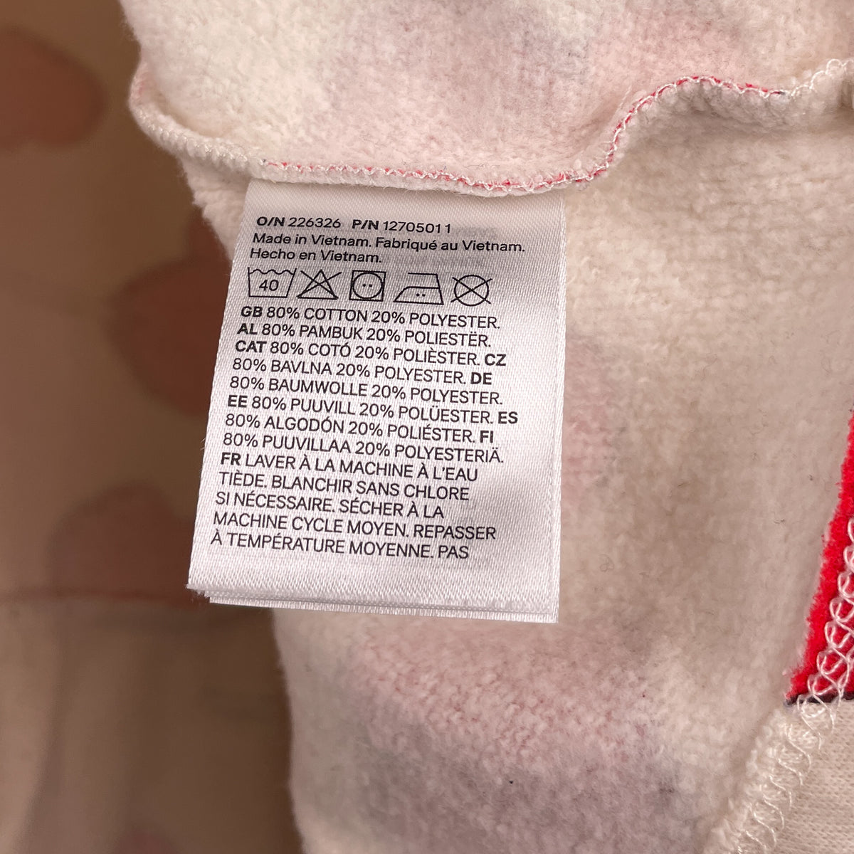 Material- und Pflegeetikett des H&M Kinder-Sweatkleids