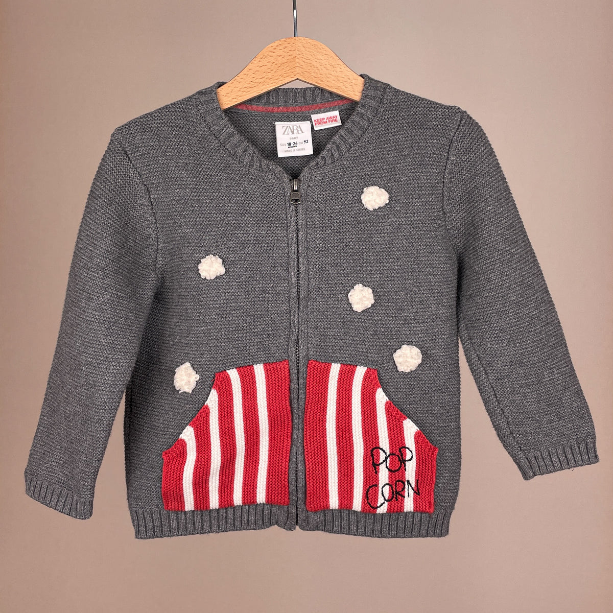 Zara Baby Strickjacke mit Popcorn-Motiv, Vorderansicht