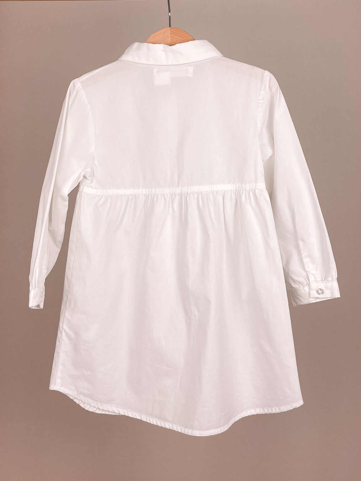 Zara Mädchen Blusenkleid weiß Größe 104 Rückseite