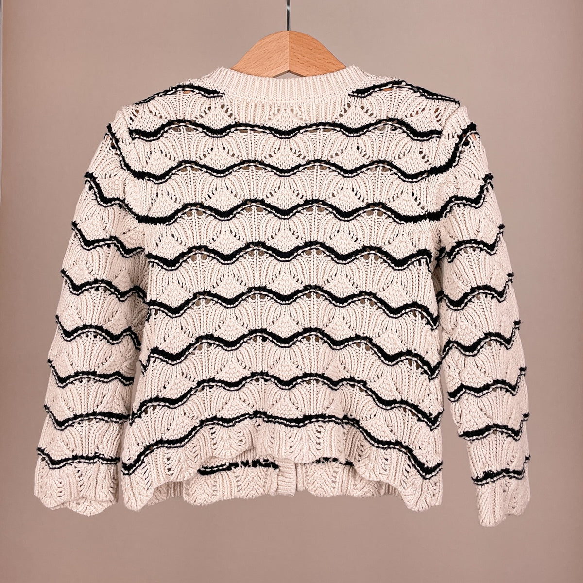 Zara Mädchen Strickjacke mit Wellenmuster Größe 98 Rückansicht